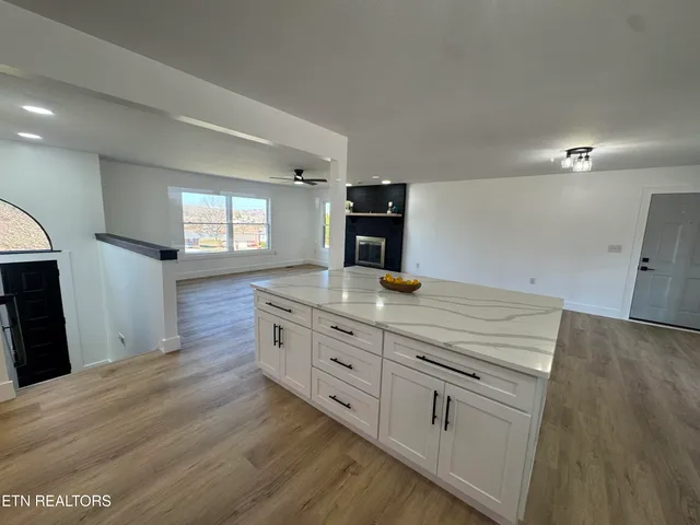 $989,000 | 114 Happy Ending Lane, Kingston, TN 37763