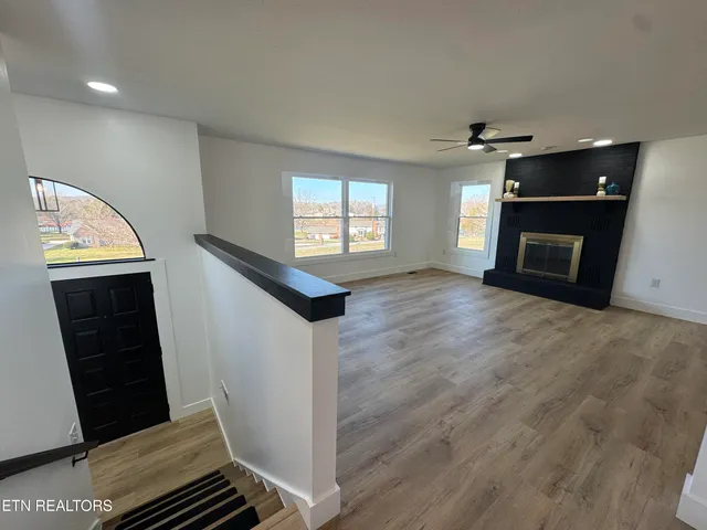 $989,000 | 114 Happy Ending Lane, Kingston, TN 37763