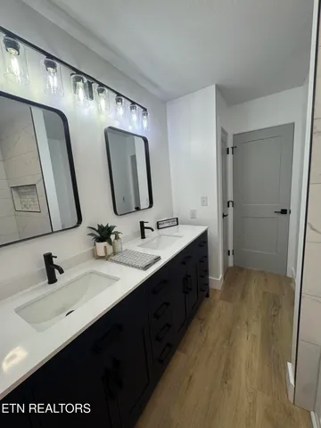 $989,000 | 114 Happy Ending Lane, Kingston, TN 37763