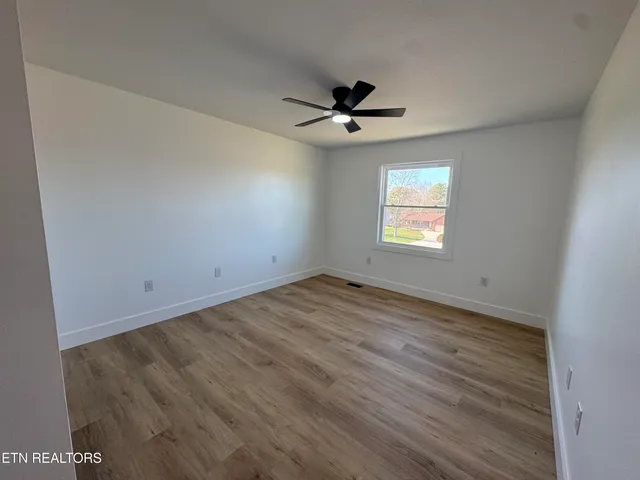 $989,000 | 114 Happy Ending Lane, Kingston, TN 37763