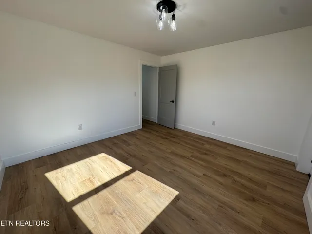 $989,000 | 114 Happy Ending Lane, Kingston, TN 37763