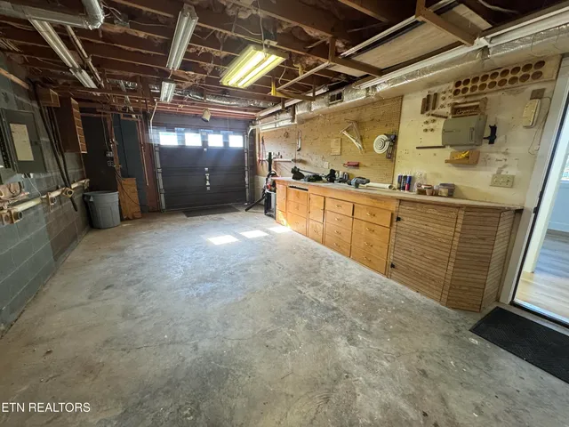 $989,000 | 114 Happy Ending Lane, Kingston, TN 37763