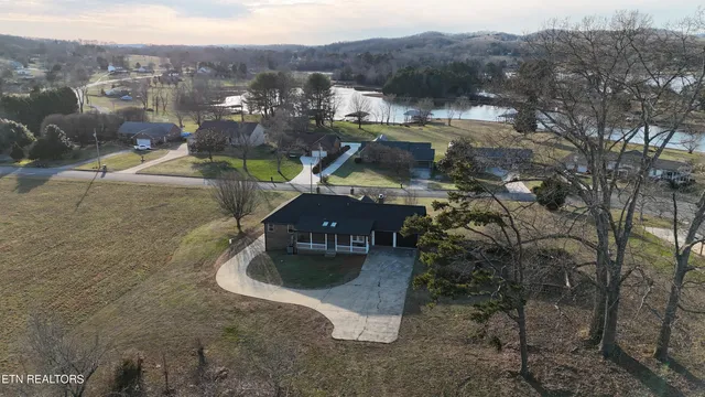 $989,000 | 114 Happy Ending Lane, Kingston, TN 37763