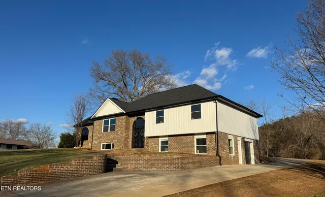 $989,000 | 114 Happy Ending Lane, Kingston, TN 37763