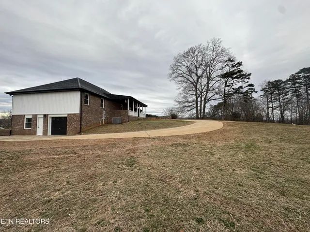 $989,000 | 114 Happy Ending Lane, Kingston, TN 37763