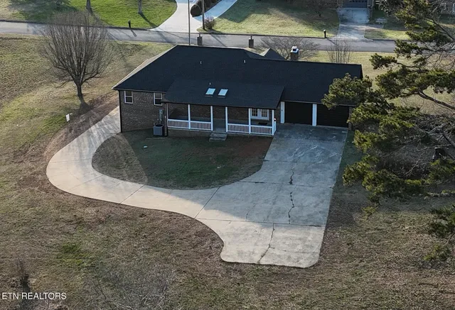 $989,000 | 114 Happy Ending Lane, Kingston, TN 37763