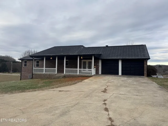 $989,000 | 114 Happy Ending Lane, Kingston, TN 37763