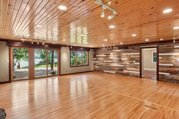 $699,000 | 2245 Cottonwood Lake Drive, Windom, MN 56101