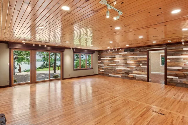 $699,000 | 2245 Cottonwood Lake Drive, Windom, MN 56101