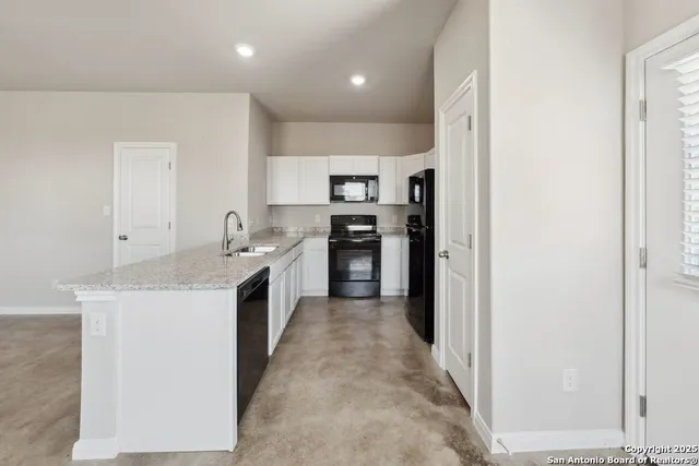 $1,577 | 8030 Dial Ike Drive, Unit 11202, San Antonio, TX 78218