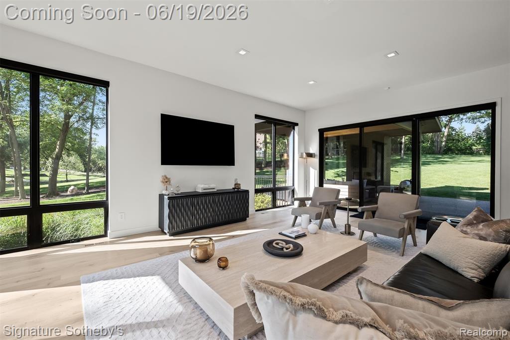 4340 Charing Cross Road Bloomfield Hills, MI 48304 - Photo 3 of 33