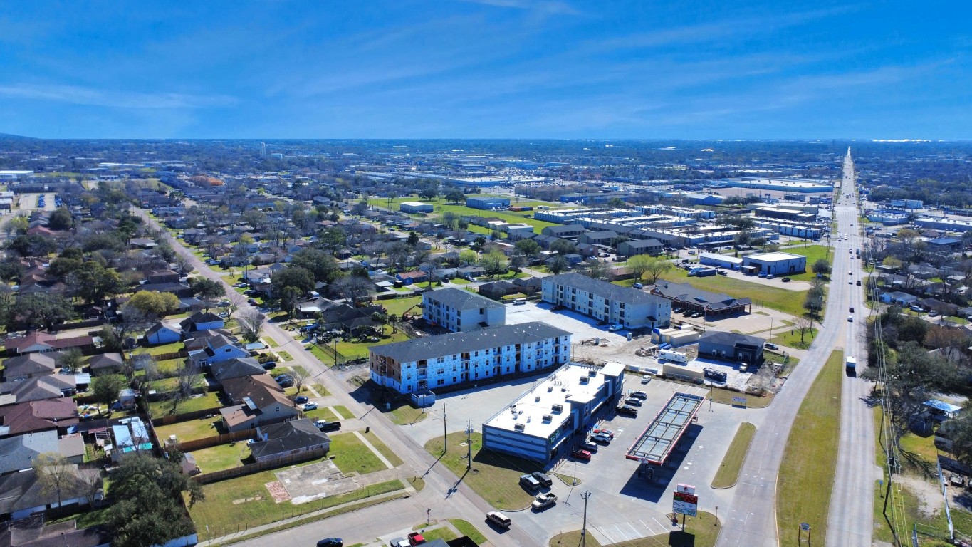 415 Halkies Road South Houston, TX 77587 - Photo 2 of 38