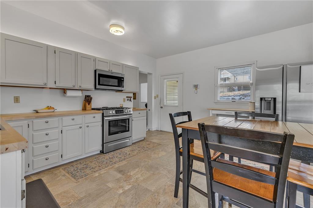 766 Valley Road Ambridge, PA 15003 - Photo 3 of 22 Gallery Image 3