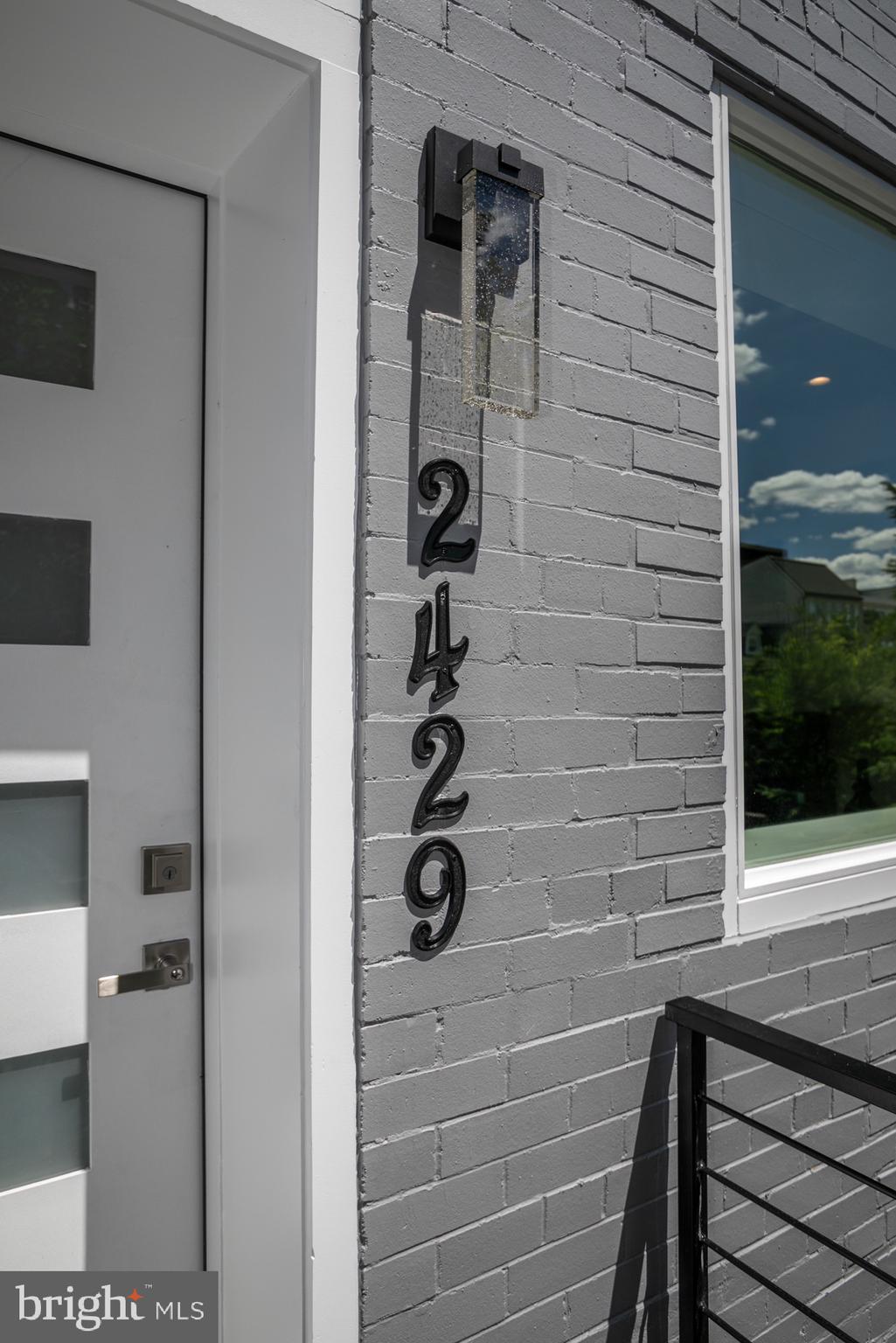 2429 Ontario Road Northwest, Unit 4 Washington, DC 20009 - Photo 19 of 20 Front enty