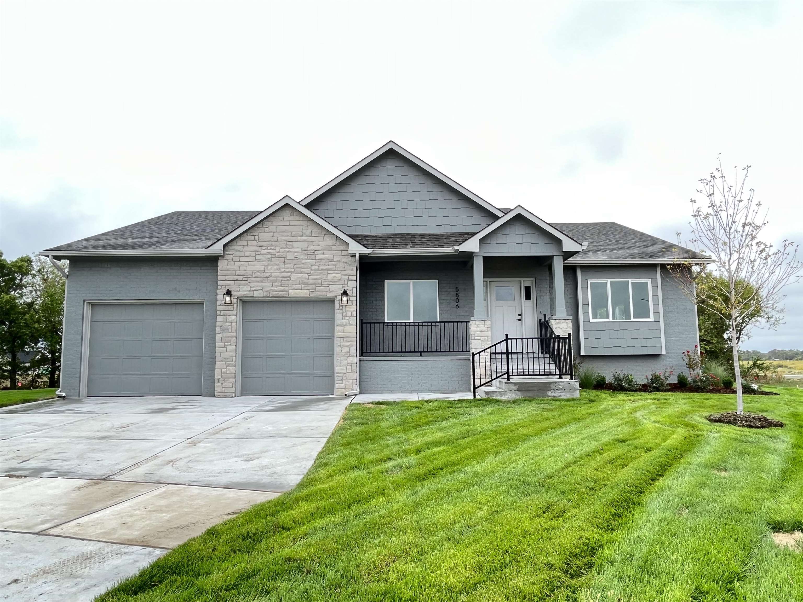 5806 North Edwards Street Wichita, KS 67204 - Photo 2 of 28