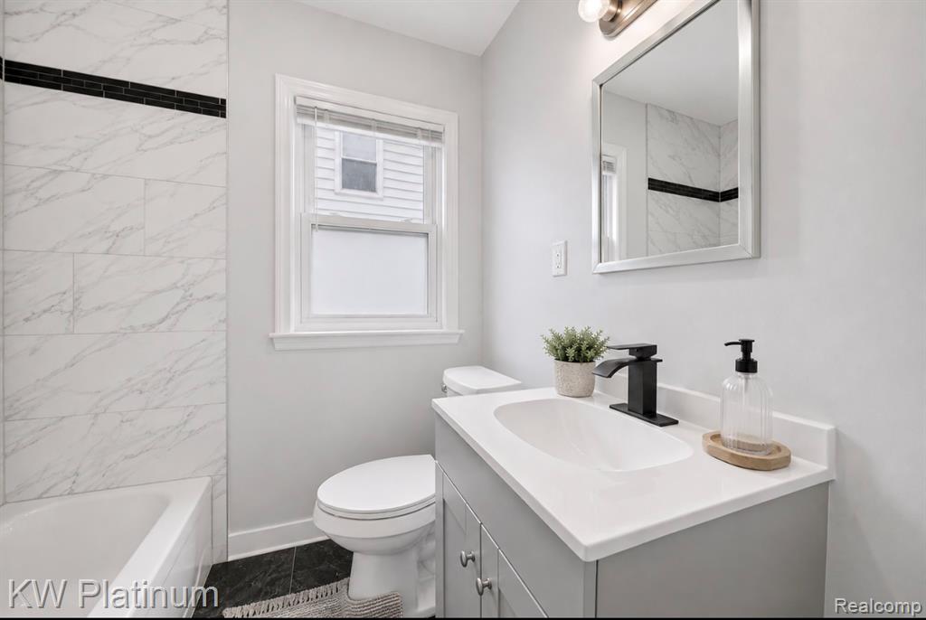 23809 Normandy Avenue Eastpointe, MI 48021 - Photo 9 of 29