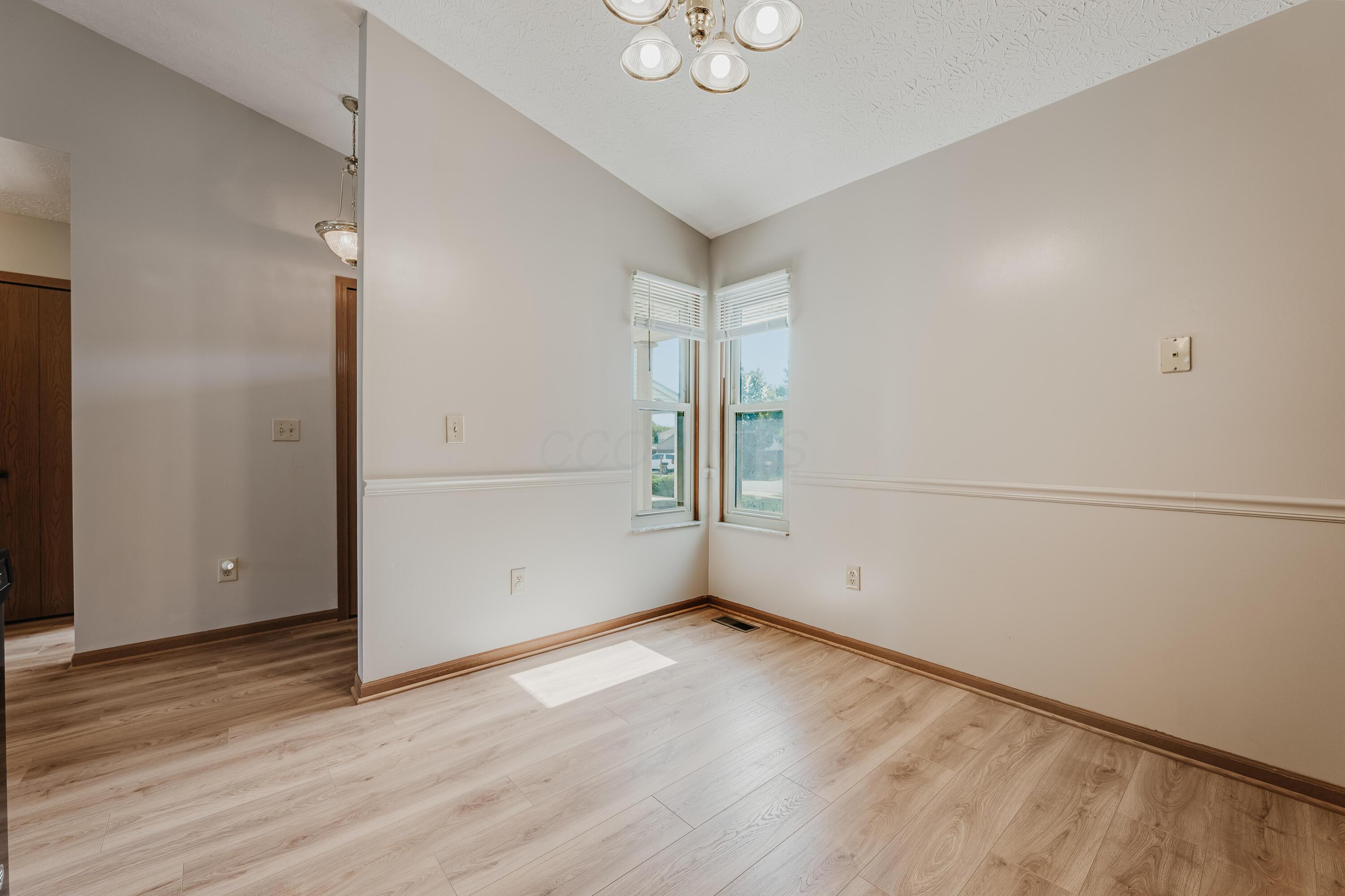 2557 Locksley Road Grove City, OH 43123 - Photo 9 of 34 19-F.H. - 2557 Locksley Rd, Grove City-1