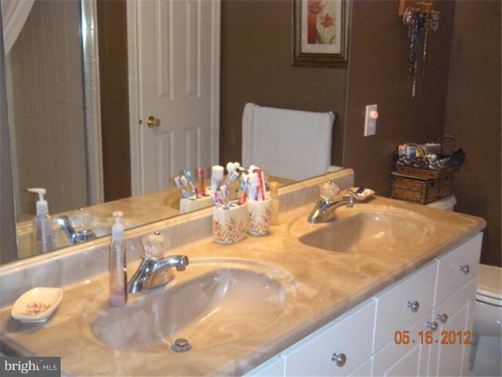 15 Windingbrook Road Bordentown, NJ 08505 - Photo 11 of 25 Master Bathroom