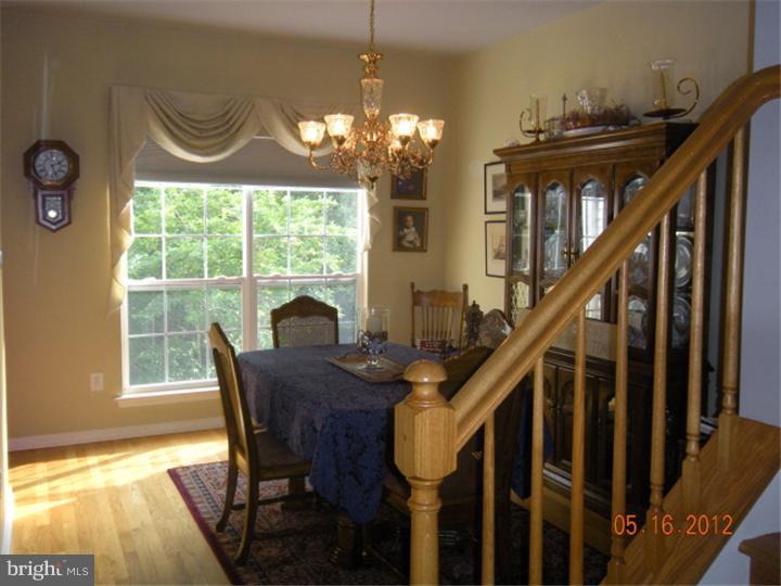 15 Windingbrook Road Bordentown, NJ 08505 - Photo 3 of 25 Dining Room