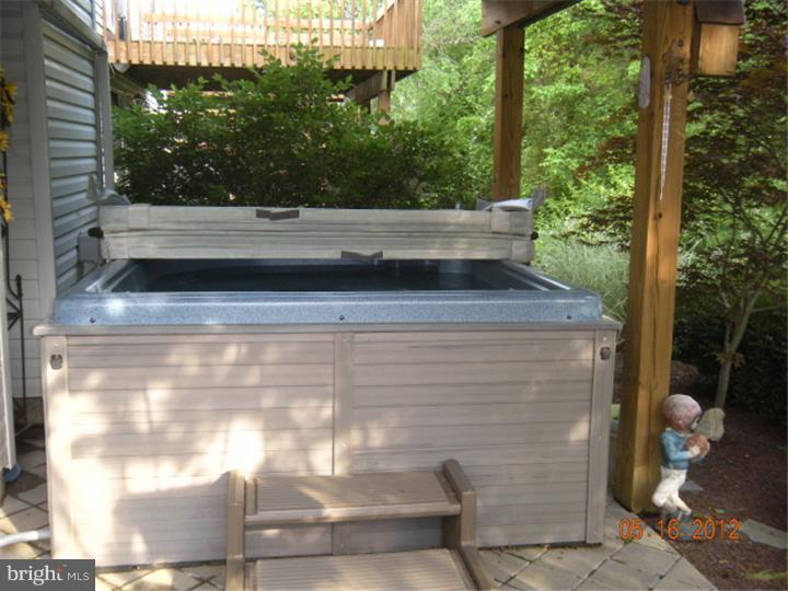 15 Windingbrook Road Bordentown, NJ 08505 - Photo 21 of 25 Hot Tub