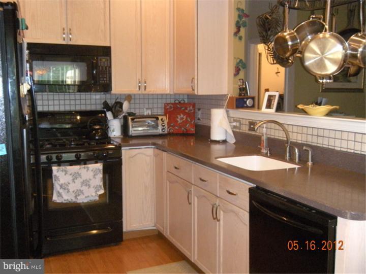 15 Windingbrook Road Bordentown, NJ 08505 - Photo 4 of 25 Kitchen