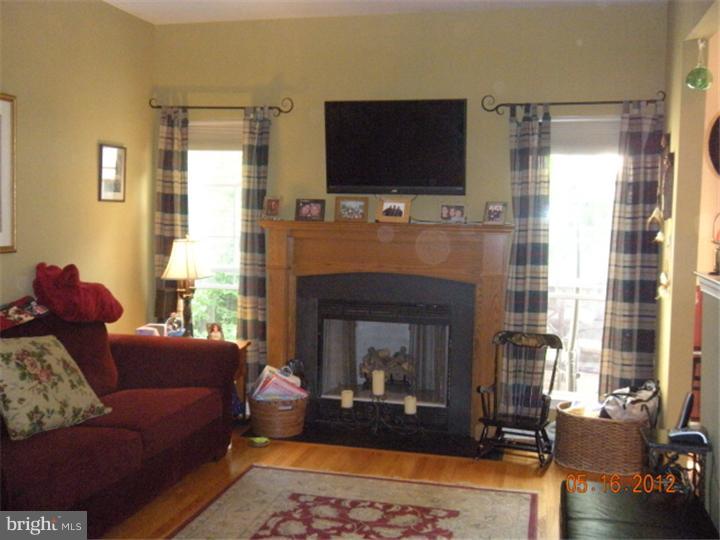 15 Windingbrook Road Bordentown, NJ 08505 - Photo 5 of 25 Family Room