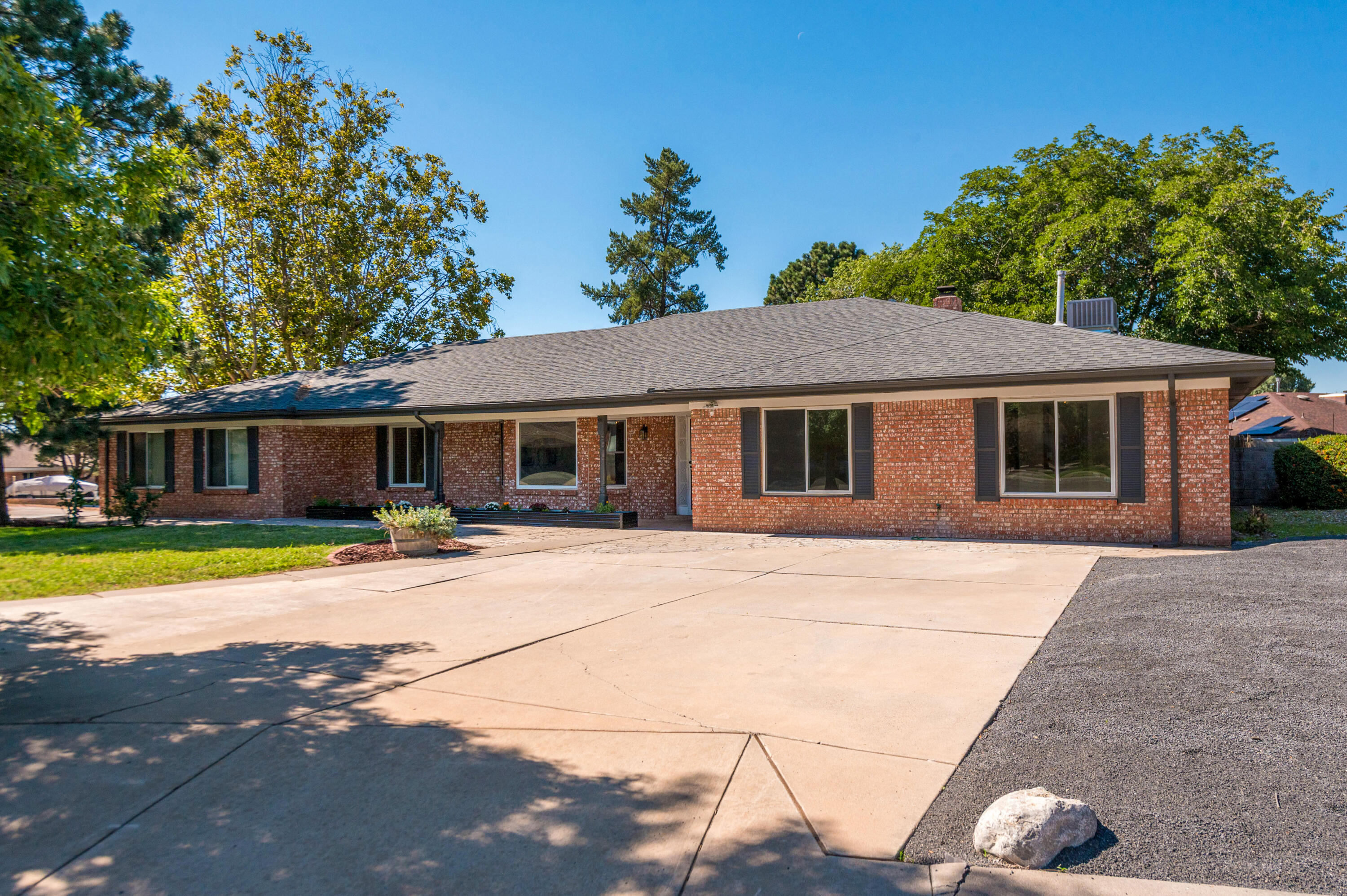 7015 Lantern Road Northeast Albuquerque, NM 87109 - Photo 1 of 44 Gallery Image 1