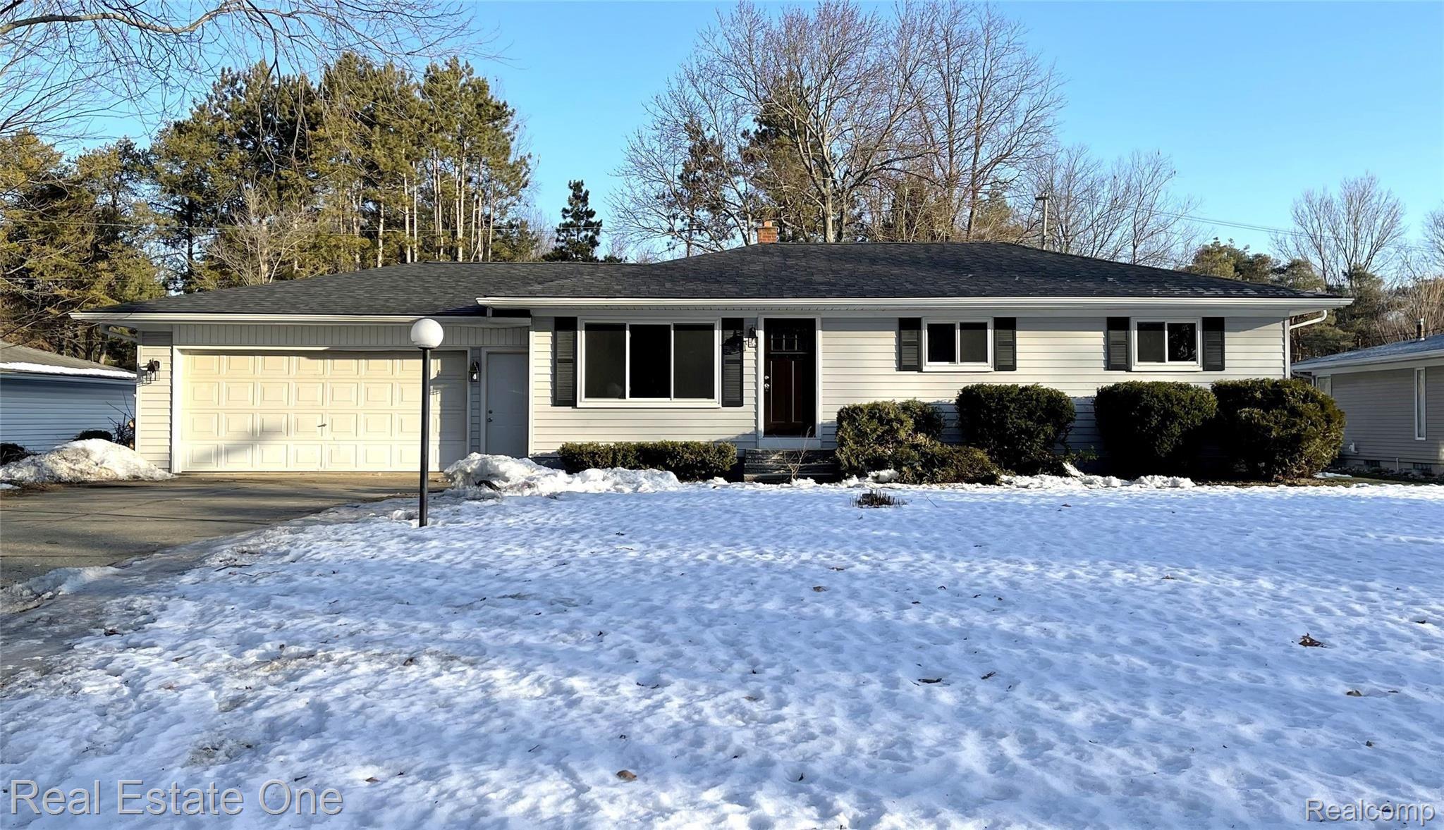 2222 Cole Road Lake Orion, MI 48362 - Photo 1 of 25 1.jpeg