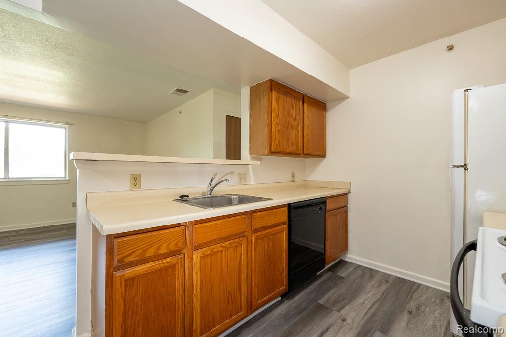 35330 Van Born Road, Unit 101 Wayne, MI 48184 - Photo 10 of 20