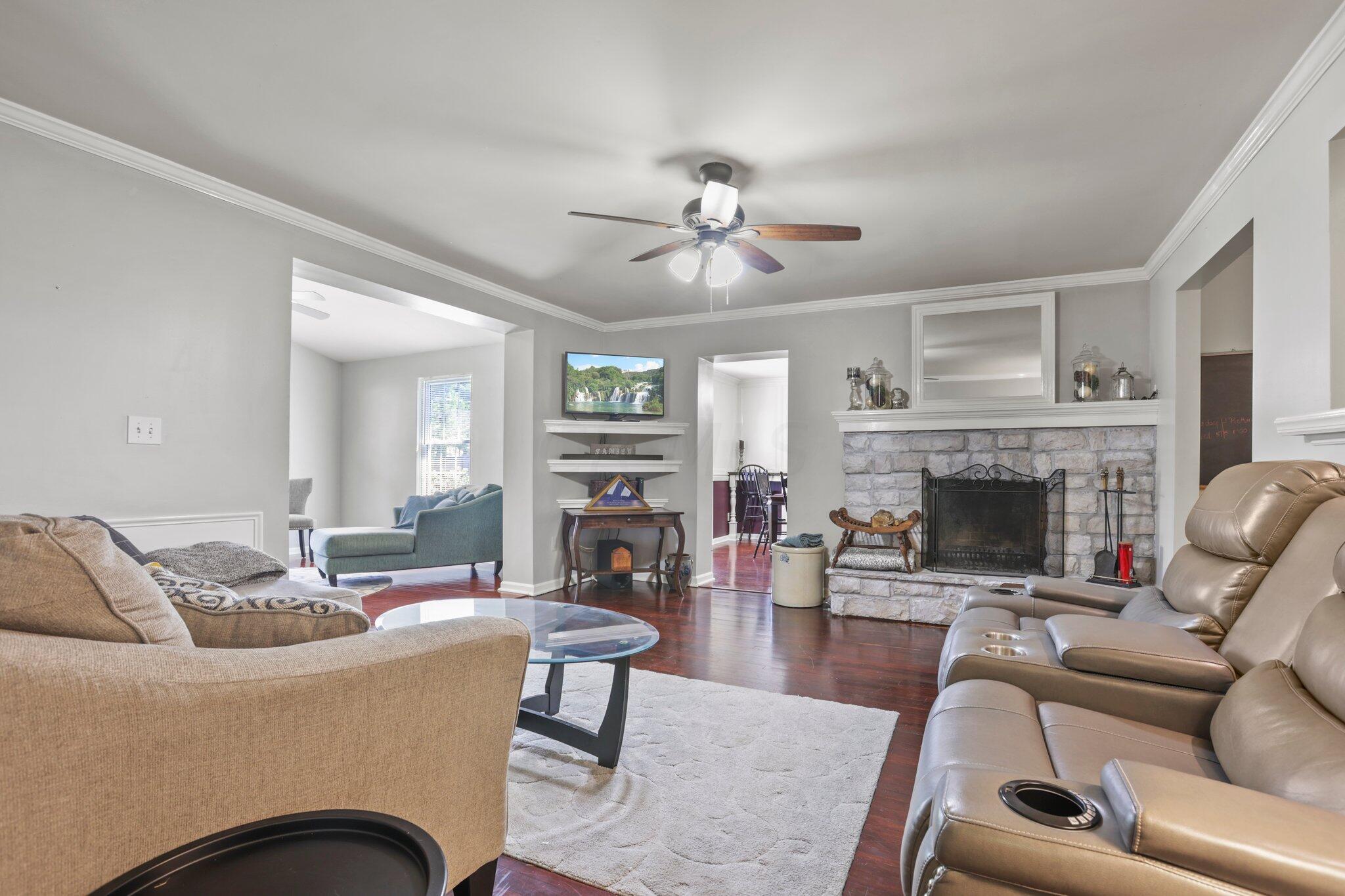 5575 Broadview Road Columbus, OH 43230 - Photo 22 of 66 Family Room