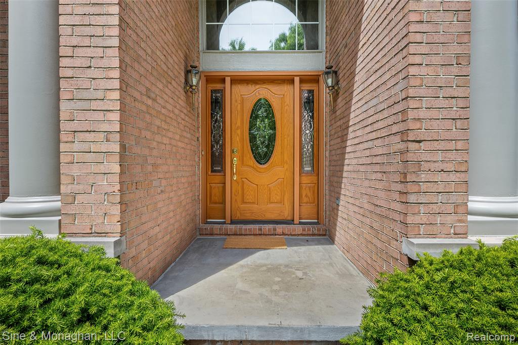 48322 Antique Road Canton, MI 48187 - Photo 2 of 45