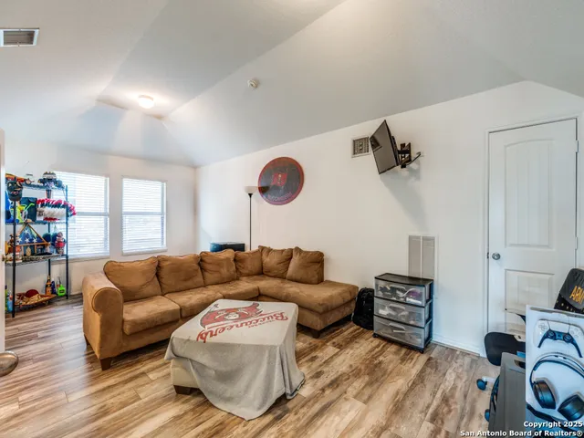 $2,400 | 226 Fernwood Drive, Cibolo, TX 78108