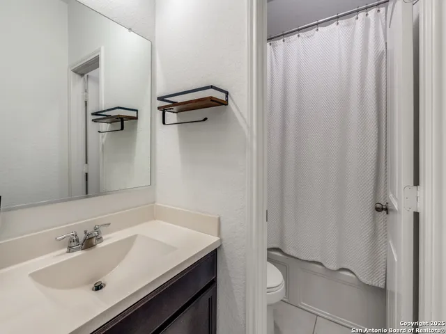 $2,400 | 226 Fernwood Drive, Cibolo, TX 78108