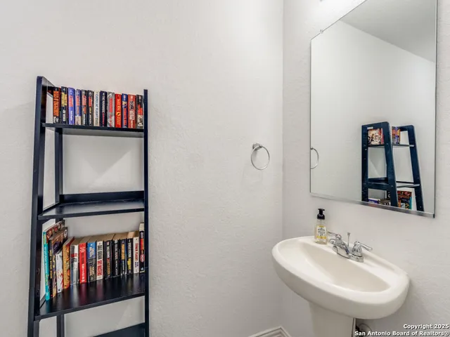 $2,400 | 226 Fernwood Drive, Cibolo, TX 78108