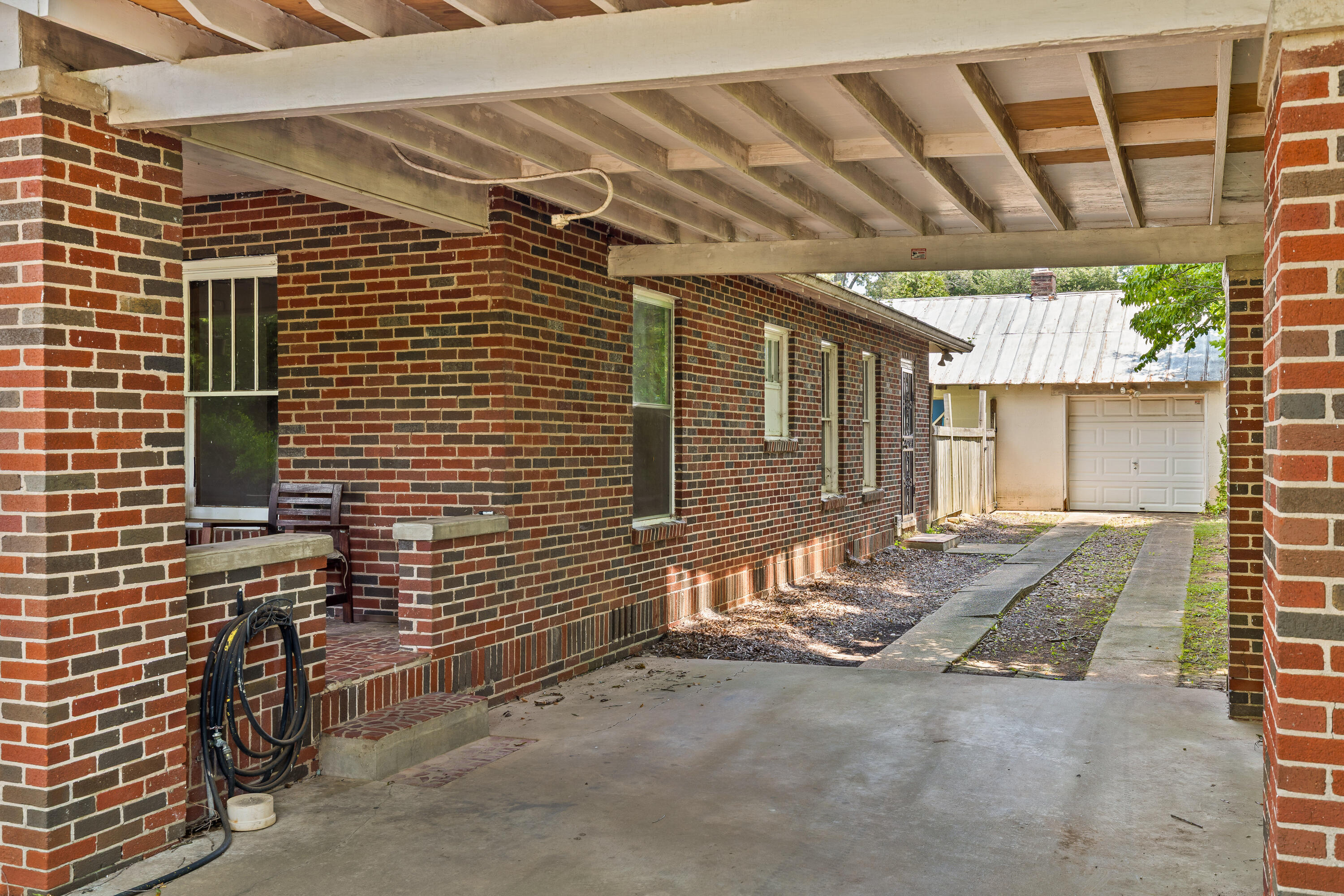 6801 Tyner Road Chattanooga, TN 37421 - Photo 35 of 40 Carport View