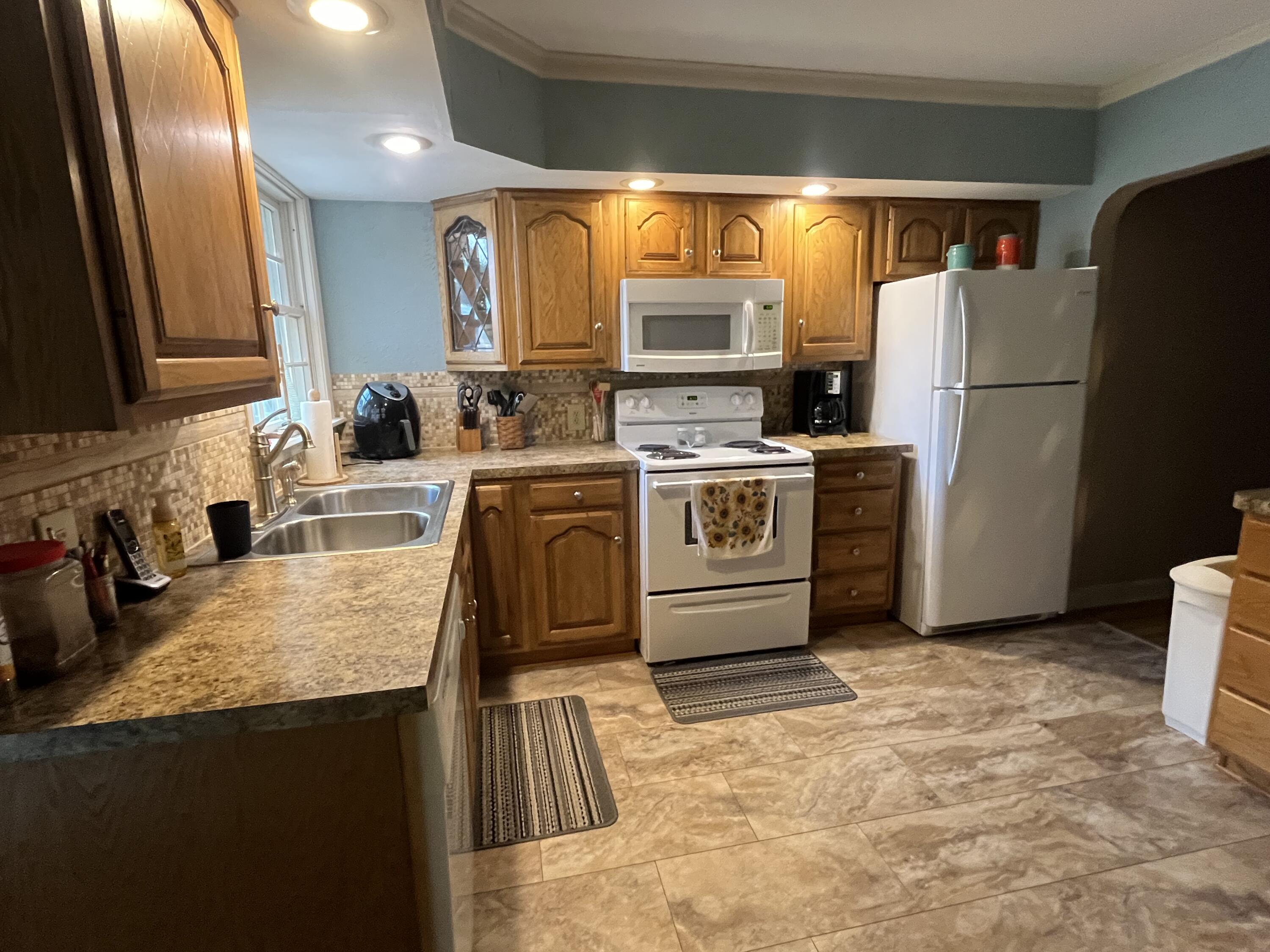 261 West Main Street Hart, MI 49420 - Photo 7 of 40 IMG_8824