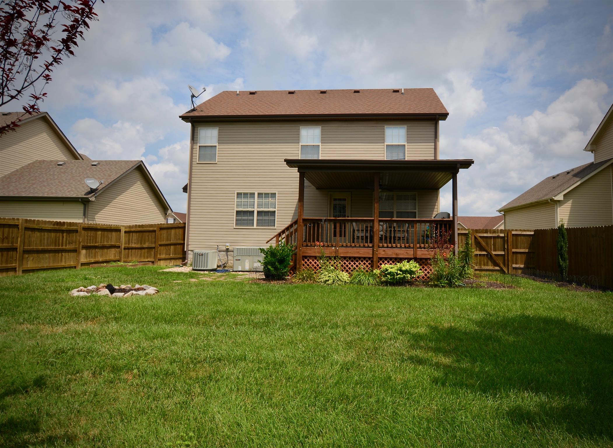 3778 Suiter Road Clarksville, TN 37040 - Photo 4 of 16 a view of a house with backyard