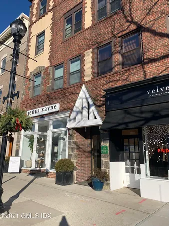 $2,675 | 271 Greenwich Avenue, Unit 2D, Greenwich, CT 06830