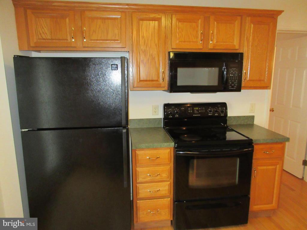 629 Chatham Way Lititz, PA 17543 - Photo 7 of 18 a kitchen with a refrigerator stove and microwave