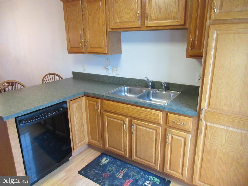 629 Chatham Way Lititz, PA 17543 - Photo 8 of 18 a kitchen with granite countertop a sink and a stove