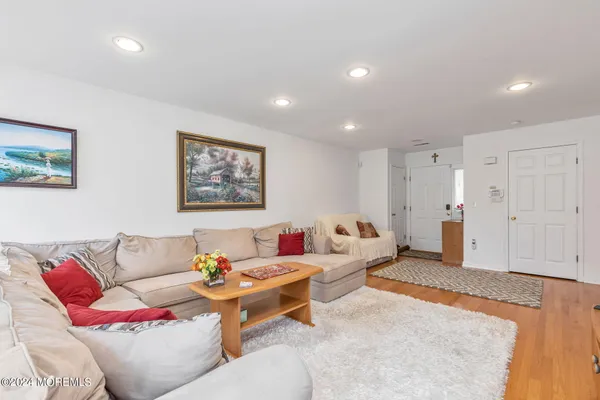 $5,000 | 205 Conover Place, Long Branch, NJ 07740