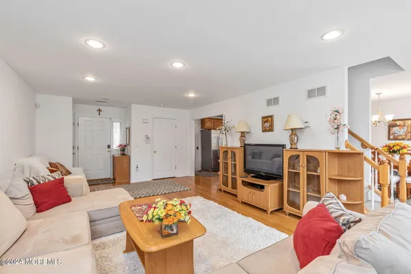 $5,000 | 205 Conover Place, Long Branch, NJ 07740