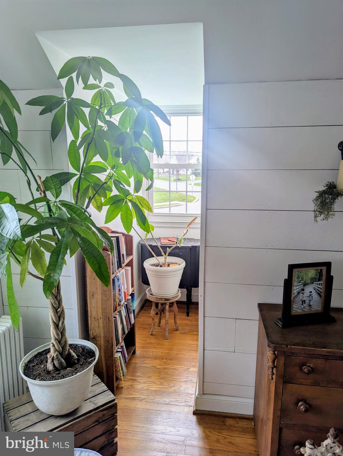 3 Locust Lane Womelsdorf, PA 19567 - Photo 22 of 37 a vase of flowers sitting on a table