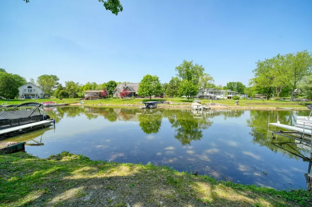 $199,900 | 112 Abbott Lane, Brooklyn, MI 49230