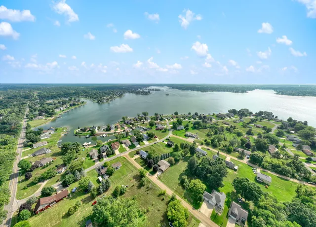 $199,900 | 112 Abbott Lane, Brooklyn, MI 49230