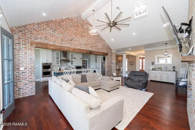 $675,000 | 3713 Vidrine Road, Ville Platte, LA 70586