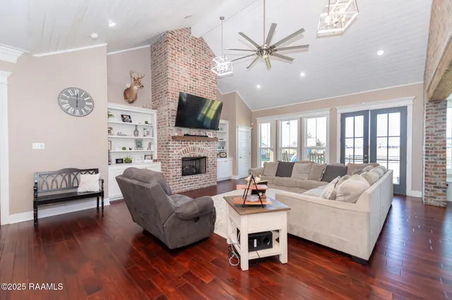 $675,000 | 3713 Vidrine Road, Ville Platte, LA 70586