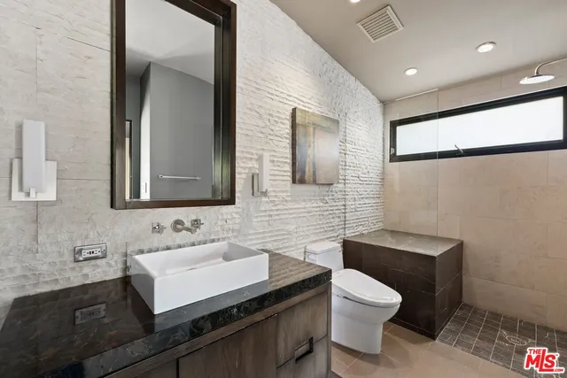 $14,000 | 3300 North Knoll Drive, Los Angeles, CA 90068