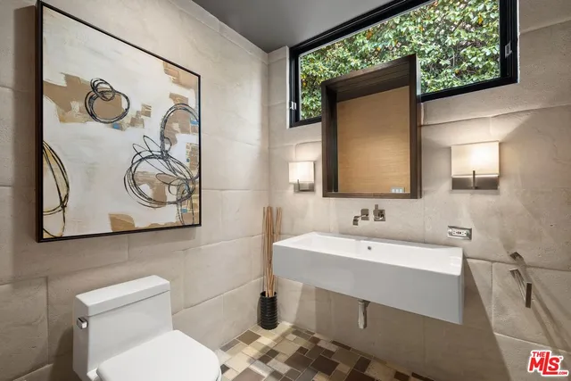 $14,000 | 3300 North Knoll Drive, Los Angeles, CA 90068