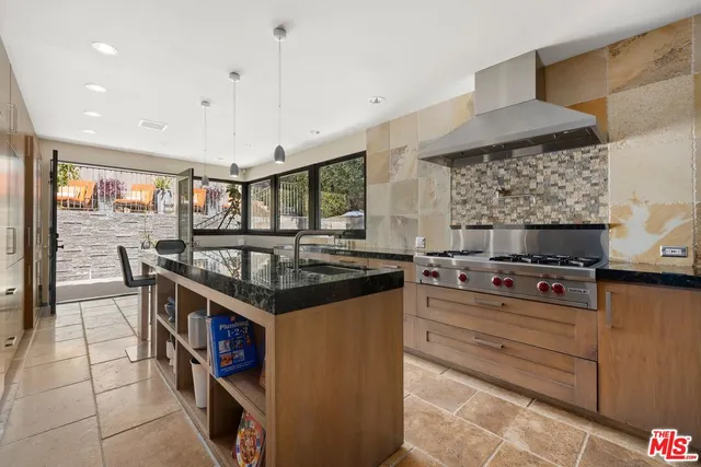 $14,000 | 3300 North Knoll Drive, Los Angeles, CA 90068